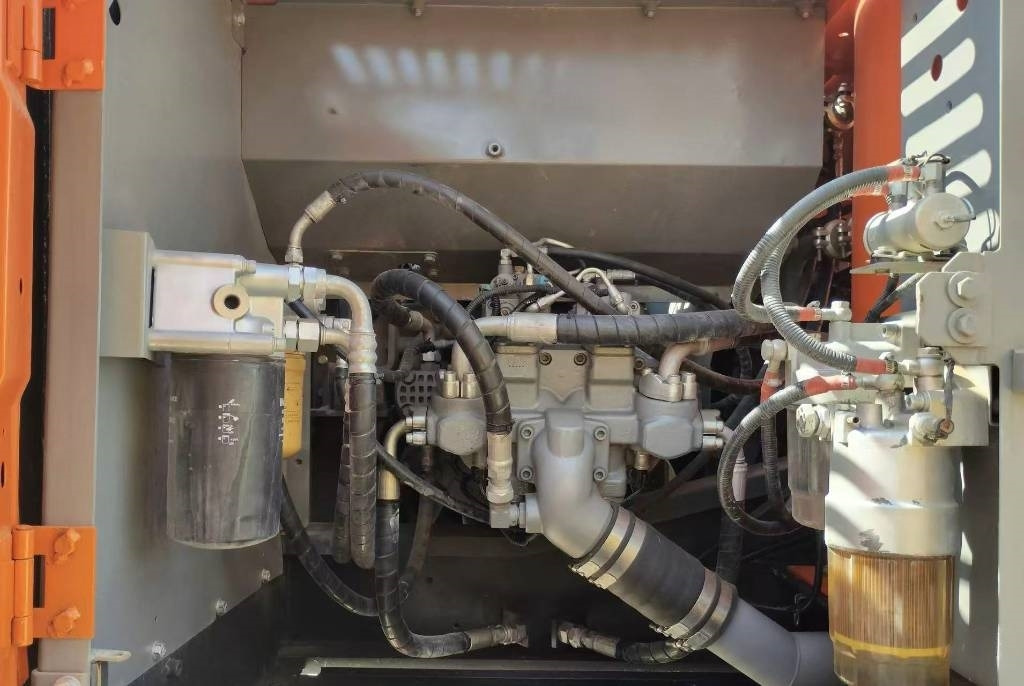 Hitachi ZX 240  - Escavadora de rastos: foto 2 Hitachi ZX 240  - Escavadora de rastos: foto 2