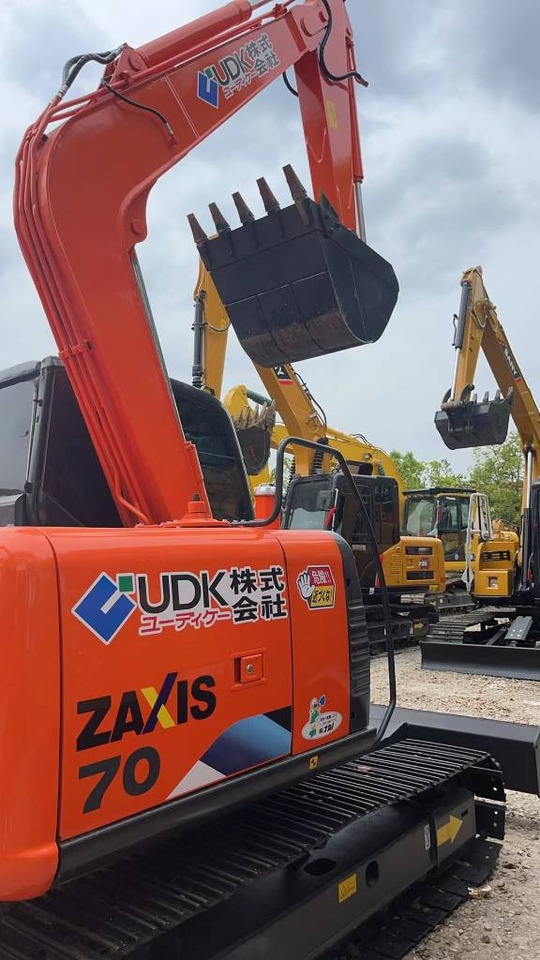 Hitachi ZX 70 - Mini escavadeira: foto 1 Hitachi ZX 70 - Mini escavadeira: foto 1