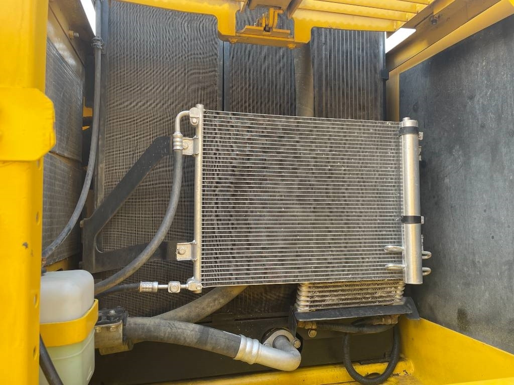 Komatsu PC 200-8 - Escavadora de rastos: foto 4 Komatsu PC 200-8 - Escavadora de rastos: foto 4