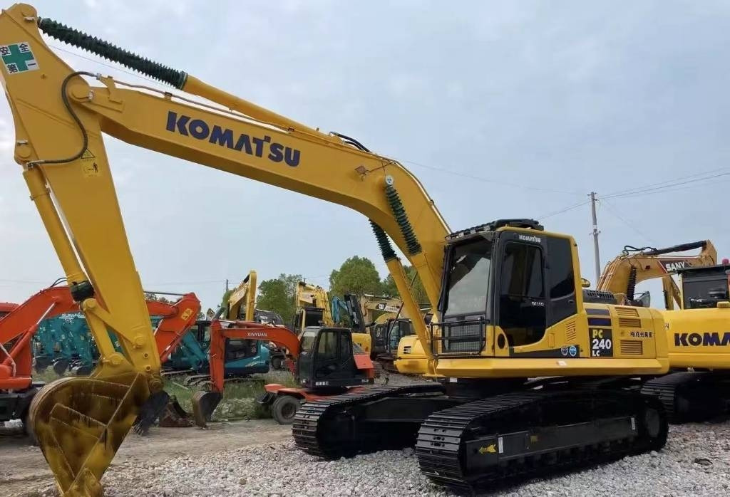 Komatsu PC 240 - Escavadora de rastos: foto 1 Komatsu PC 240 - Escavadora de rastos: foto 1