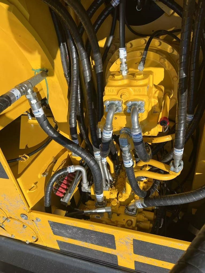 Locação de Komatsu PC 300  Komatsu PC 300: foto 7