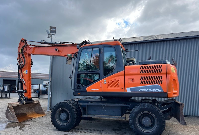 Escavadeira de rodas Doosan DX140W-5: foto 1