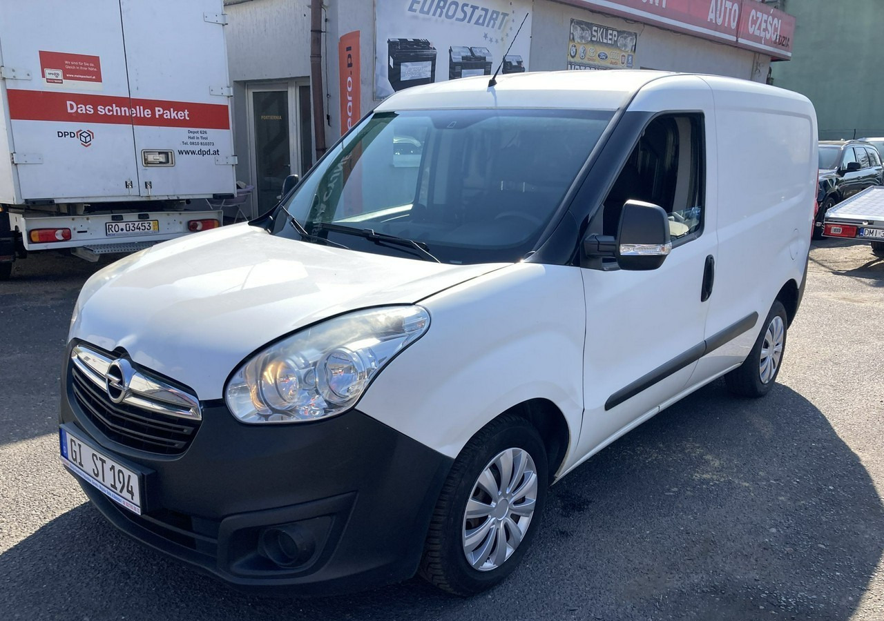 Fiat Doblo Fiat Doblo 1,3 jtd ECO Flex chłodnia do leków 2013 - Furgão: foto 4 Fiat Doblo Fiat Doblo 1,3 jtd ECO Flex chłodnia do leków 2013 - Furgão: foto 4