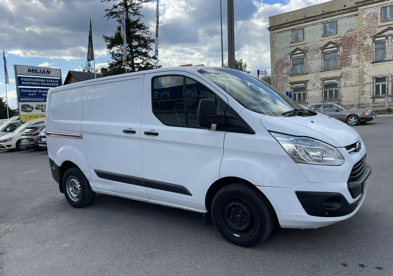 Ford Transit Transit Custom Transit Custom 2.0 Klima 153tkm Model 2018 - Furgão: foto 1 Ford Transit Transit Custom Transit Custom 2.0 Klima 153tkm Model 2018 - Furgão: foto 1