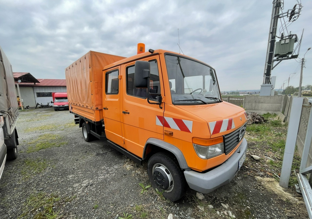 Mercedes-Benz Inny Mercedes-Benz Vario 614 Brygadówka skrzynia plandeka 6-oso doka dokka 2004 - Caminhão com lona: foto 1 Mercedes-Benz Inny Mercedes-Benz Vario 614 Brygadówka skrzynia plandeka 6-oso doka dokka 2004 - Caminhão com lona: foto 1