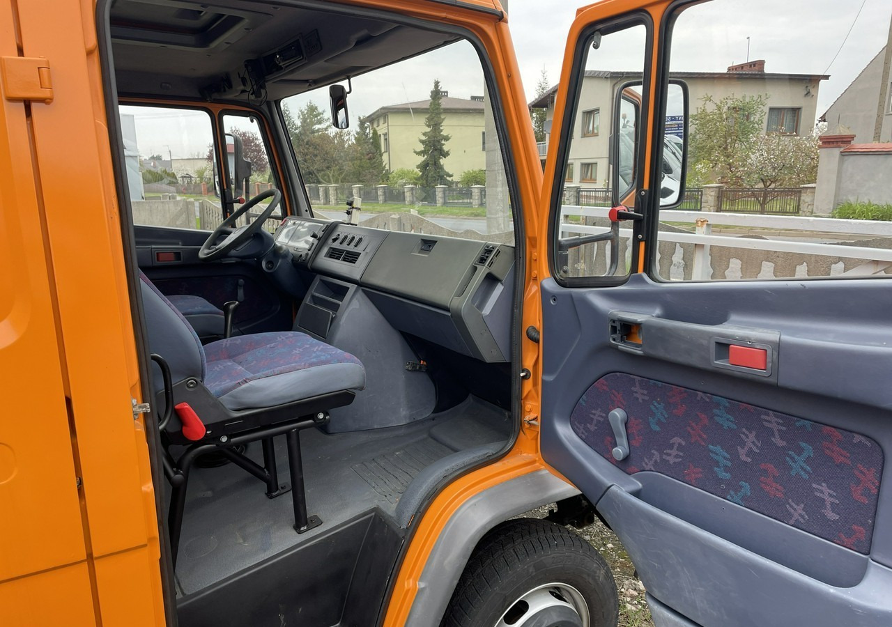 Mercedes-Benz Inny Mercedes-Benz Vario 614 Brygadówka skrzynia plandeka 6-oso doka dokka 2004 - Caminhão com lona: foto 3 Mercedes-Benz Inny Mercedes-Benz Vario 614 Brygadówka skrzynia plandeka 6-oso doka dokka 2004 - Caminhão com lona: foto 3