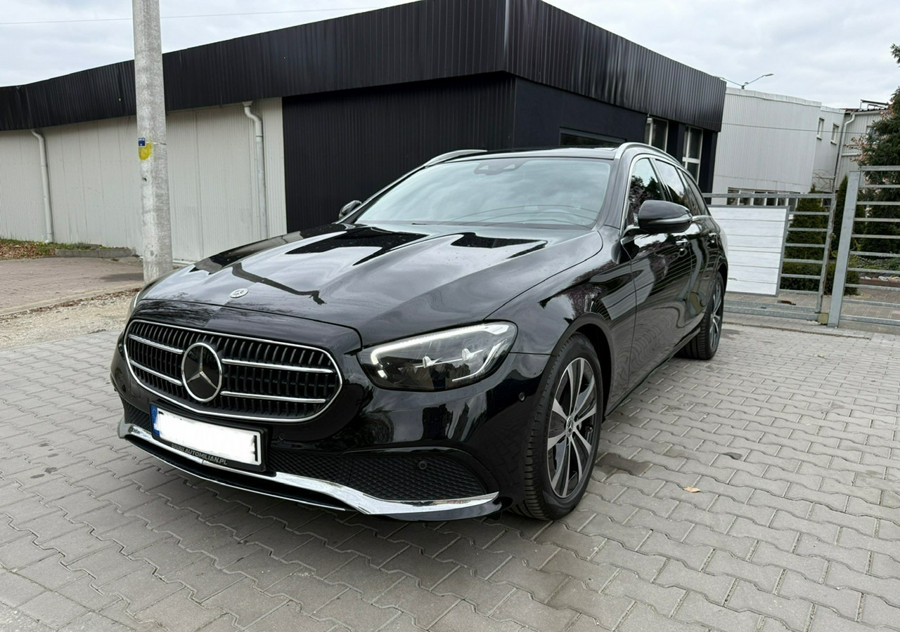 Mercedes-Benz Klasa E E300de EQ-Power Hybrid 50km na prądzie 2.0d 306KM Avantgarde Panoram - Automóvel: foto 1 Mercedes-Benz Klasa E E300de EQ-Power Hybrid 50km na prądzie 2.0d 306KM Avantgarde Panoram - Automóvel: foto 1