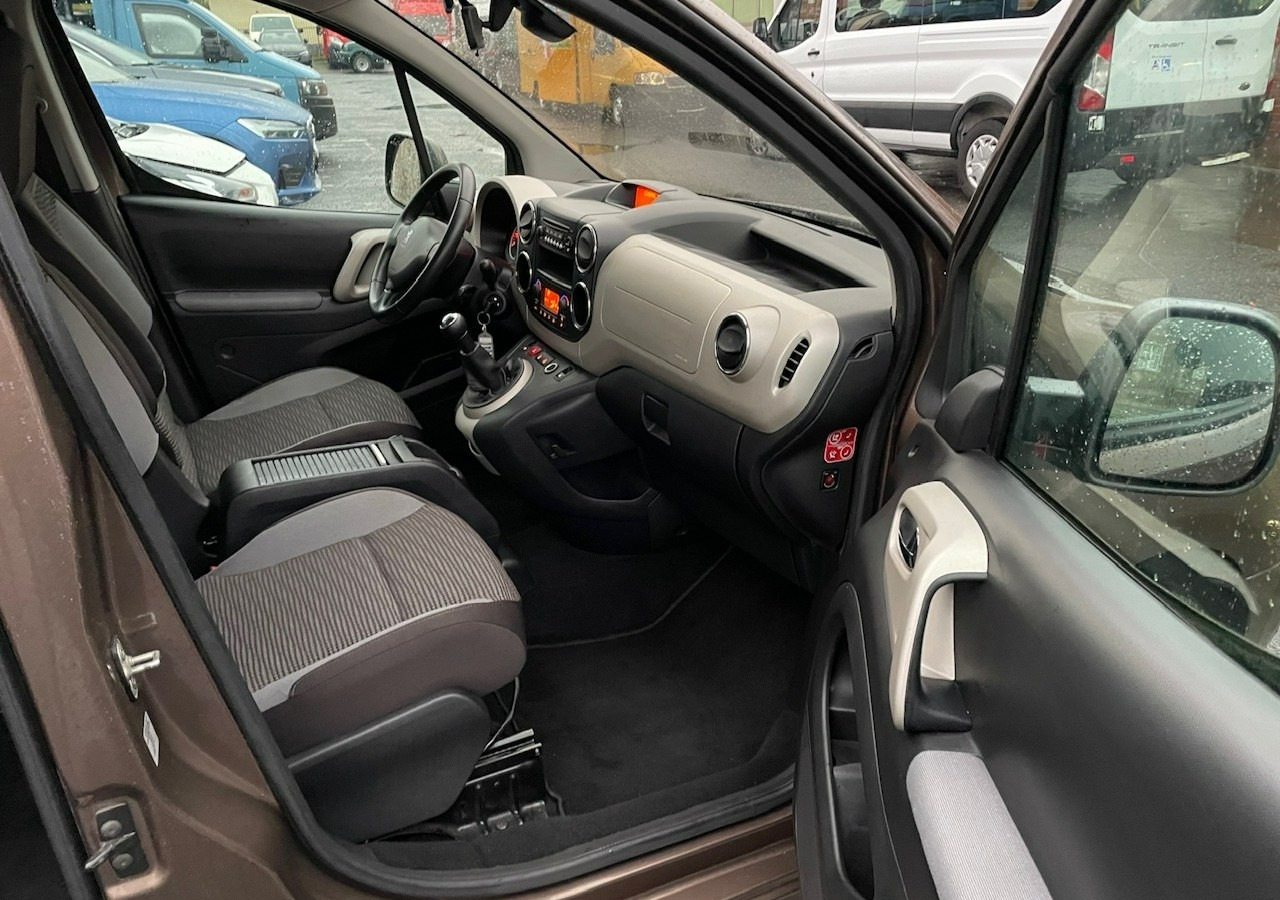 Carro perua Peugeot Partner II Peugeot Partner Tepee 1.6 VTi 120KM Family Model 2013: foto 18