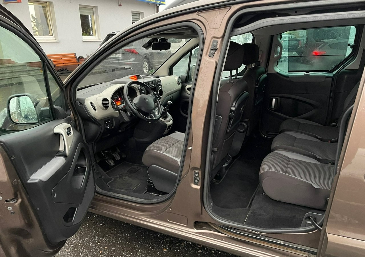 Carro perua Peugeot Partner II Peugeot Partner Tepee 1.6 VTi 120KM Family Model 2013: foto 8