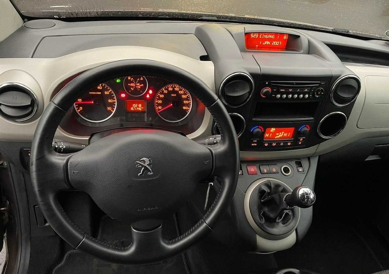 Carro perua Peugeot Partner II Peugeot Partner Tepee 1.6 VTi 120KM Family Model 2013: foto 12