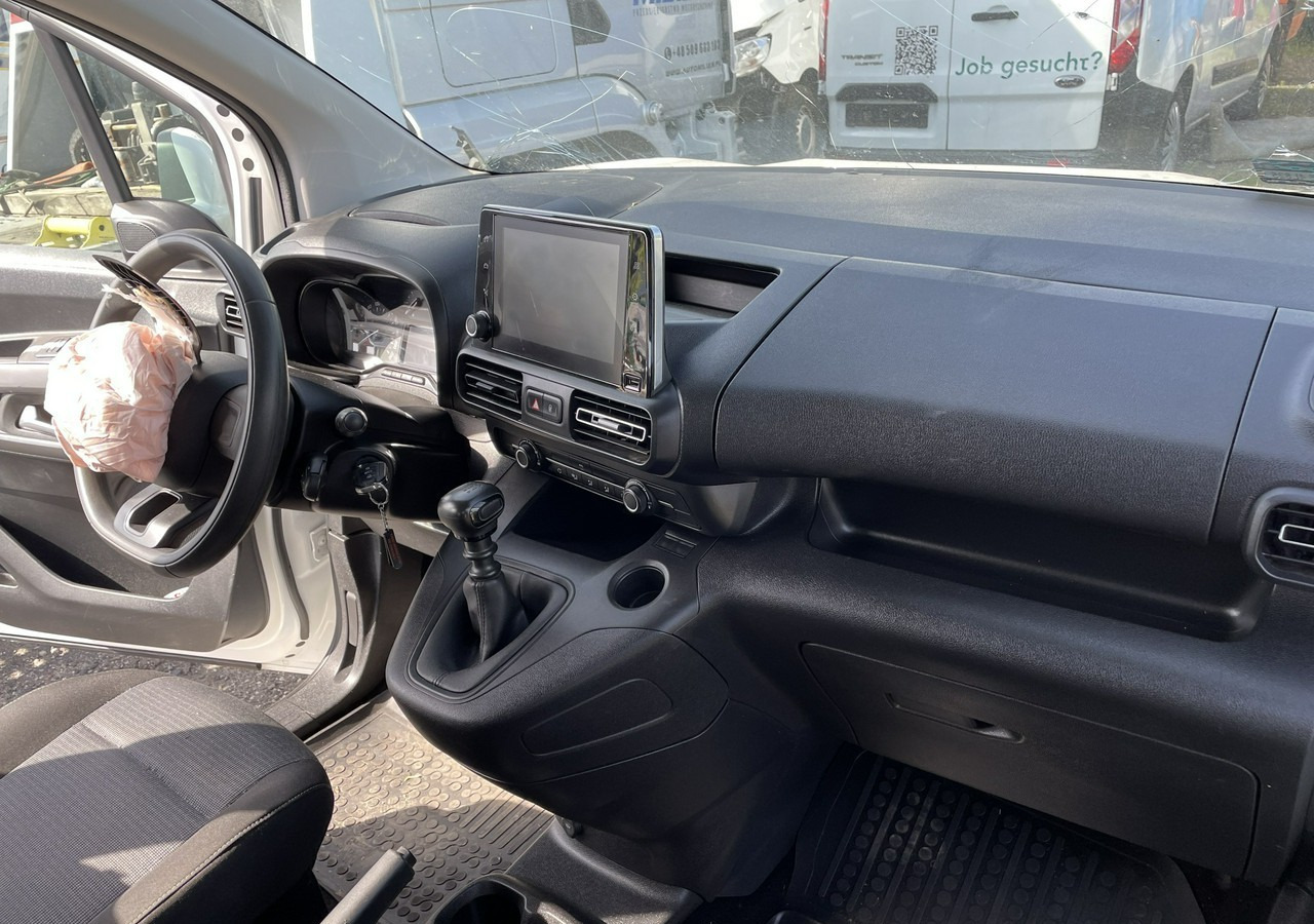 Toyota ProAce Proace City Verso Toyota Proace City Verso Long 1.5 D-4D Business 2021Salon - Automóvel: foto 4 Toyota ProAce Proace City Verso Toyota Proace City Verso Long 1.5 D-4D Business 2021Salon - Automóvel: foto 4