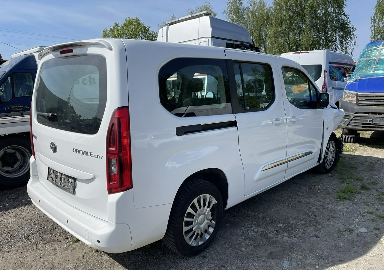 Toyota ProAce Proace City Verso Toyota Proace City Verso Long 1.5 D-4D Business 2021Salon - Automóvel: foto 2 Toyota ProAce Proace City Verso Toyota Proace City Verso Long 1.5 D-4D Business 2021Salon - Automóvel: foto 2