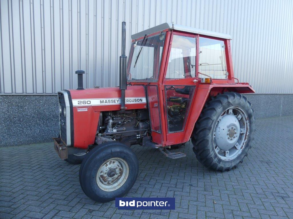 Massey Ferguson 260 with 4226 Hours and powersteering - Trator: foto 1 Massey Ferguson 260 with 4226 Hours and powersteering - Trator: foto 1