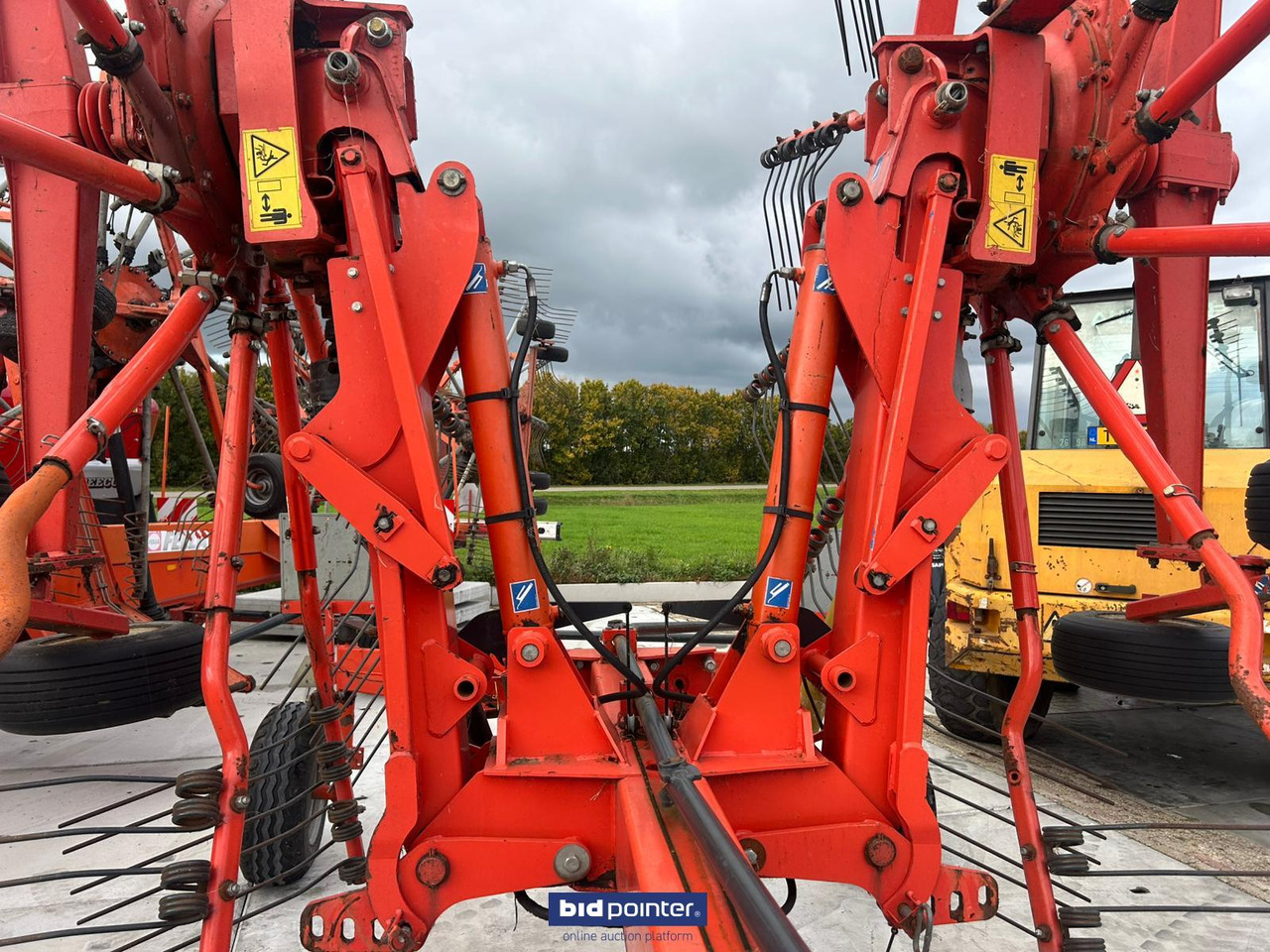 Kuhn GA8121 - Ancinho enleirador: foto 1 Kuhn GA8121 - Ancinho enleirador: foto 1