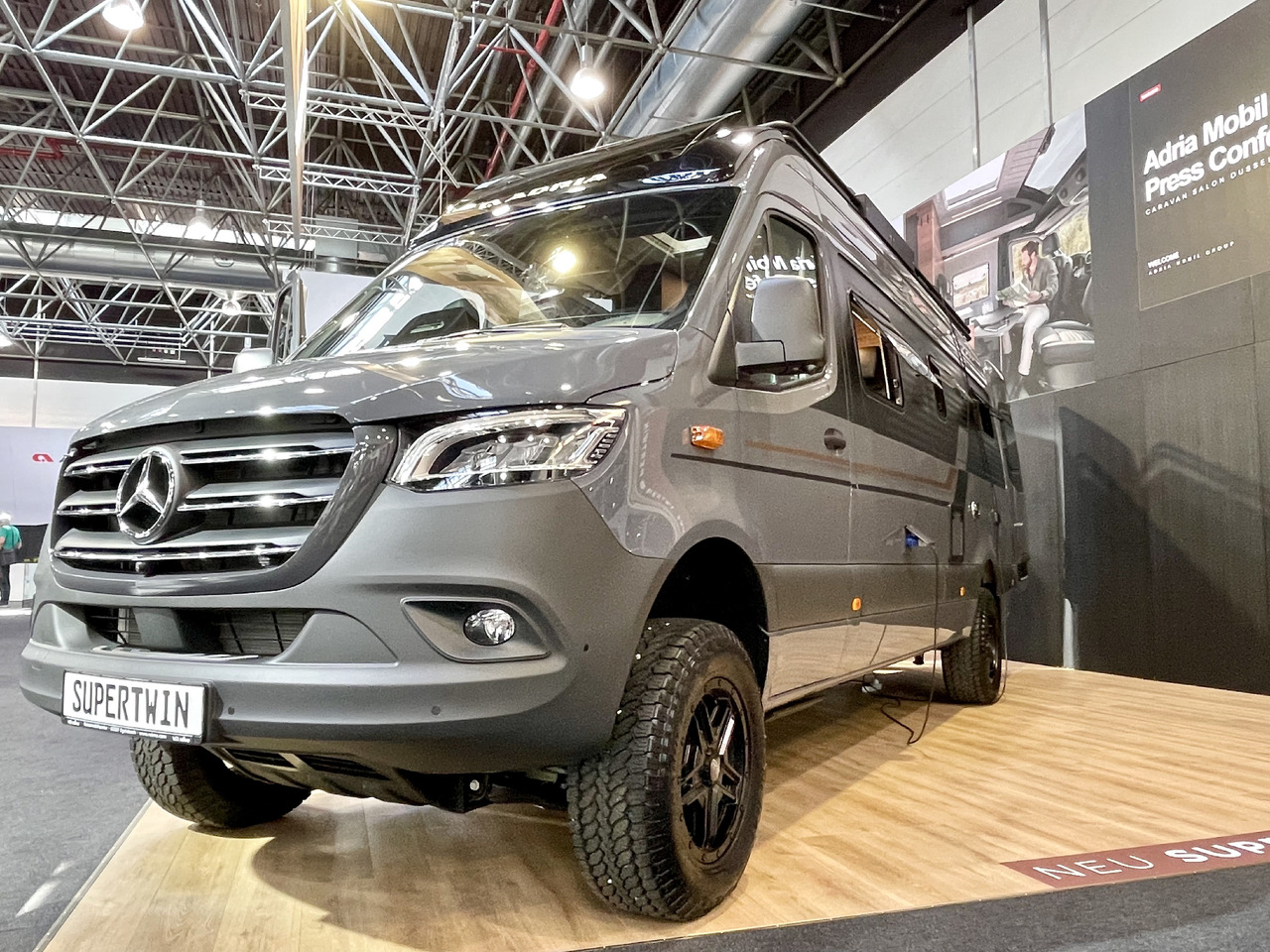 ADRIA Super Twin 700 SGX - Campervan: foto 1 ADRIA Super Twin 700 SGX - Campervan: foto 1