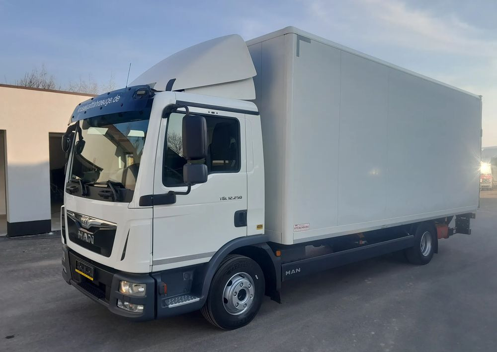 MAN TGL 12.250 NAUKA JAZDY / ELKA / L / MANUAL 8 / - Caminhão com lona: foto 1 MAN TGL 12.250 NAUKA JAZDY / ELKA / L / MANUAL 8 / - Caminhão com lona: foto 1