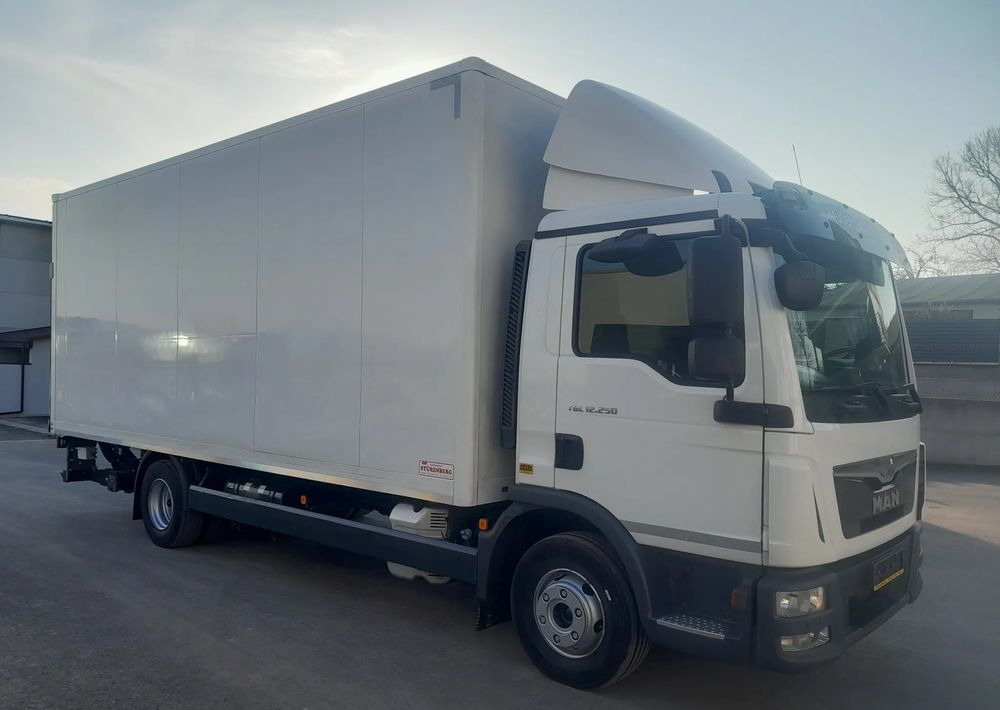 MAN TGL 12.250 NAUKA JAZDY / ELKA / L / MANUAL 8 / - Caminhão com lona: foto 4 MAN TGL 12.250 NAUKA JAZDY / ELKA / L / MANUAL 8 / - Caminhão com lona: foto 4