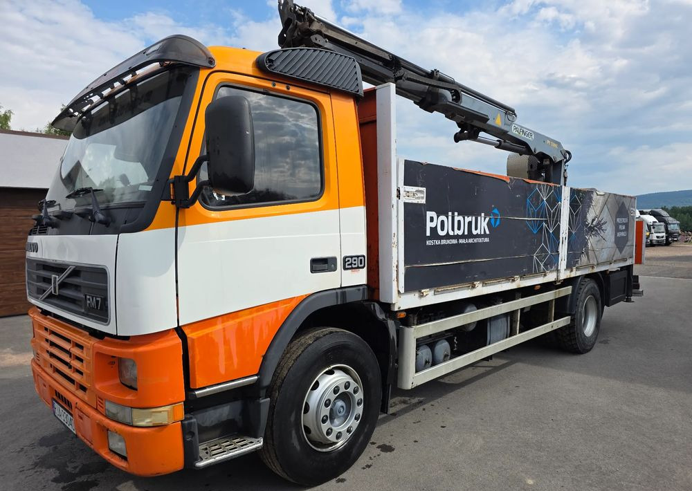 Volvo FM7 - Camião de caixa aberta/ Plataforma, Caminhão grua: foto 1 Volvo FM7 - Camião de caixa aberta/ Plataforma, Caminhão grua: foto 1