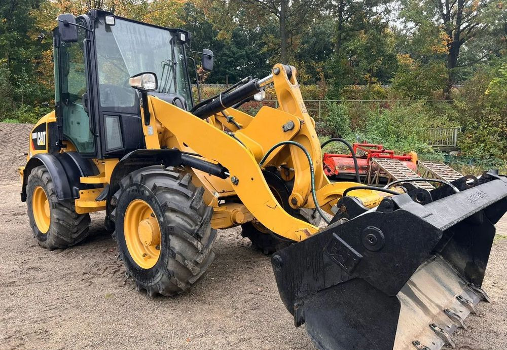 Caterpillar CAT 908M / SPROWADZONA / ŁYŻKA SZCZĘKA + WIDŁY / / 2017R / W ORGINALE / Z NIEMIEC / 1 WŁAŚCICIEL/ - Carregadeira de rodas: foto 2 Caterpillar CAT 908M / SPROWADZONA / ŁYŻKA SZCZĘKA + WIDŁY / / 2017R / W ORGINALE / Z NIEMIEC / 1 WŁAŚCICIEL/ - Carregadeira de rodas: foto 2