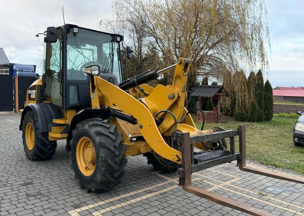 Caterpillar CAT 908M / SPROWADZONA / ŁYŻKA SZCZĘKA + WIDŁY / / 2017R / W ORGINALE / Z NIEMIEC / 1 WŁAŚCICIEL/ - Carregadeira de rodas: foto 3 Caterpillar CAT 908M / SPROWADZONA / ŁYŻKA SZCZĘKA + WIDŁY / / 2017R / W ORGINALE / Z NIEMIEC / 1 WŁAŚCICIEL/ - Carregadeira de rodas: foto 3