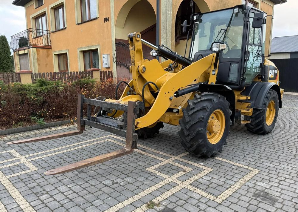 Caterpillar CAT 908M / SPROWADZONA / ŁYŻKA SZCZĘKA + WIDŁY / / 2017R / W ORGINALE / Z NIEMIEC / 1 WŁAŚCICIEL/ - Carregadeira de rodas: foto 4 Caterpillar CAT 908M / SPROWADZONA / ŁYŻKA SZCZĘKA + WIDŁY / / 2017R / W ORGINALE / Z NIEMIEC / 1 WŁAŚCICIEL/ - Carregadeira de rodas: foto 4