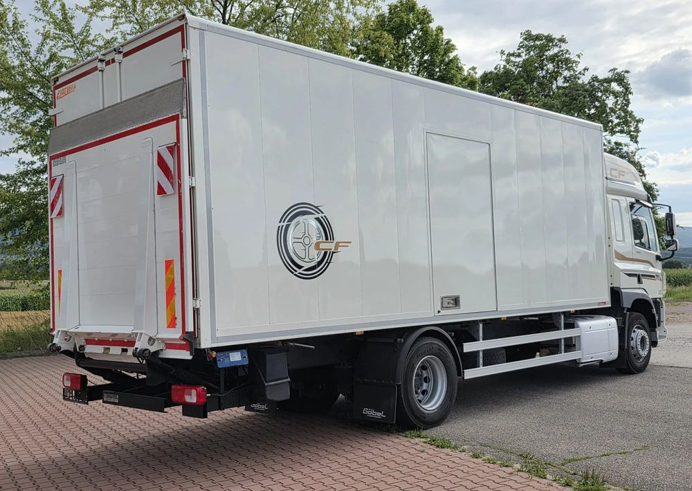 DAF CF 330 / 10.2017 / KONTENER MEBLOWY / IZOTERMA / WINDA / 18 PALET / E6 / NISKI PRZEBIEG / Z NIEMIEC / JAK NOWY / DUŻY SILNIK  10 837cm3// - Caminhão furgão: foto 4 DAF CF 330 / 10.2017 / KONTENER MEBLOWY / IZOTERMA / WINDA / 18 PALET / E6 / NISKI PRZEBIEG / Z NIEMIEC / JAK NOWY / DUŻY SILNIK  10 837cm3// - Caminhão furgão: foto 4