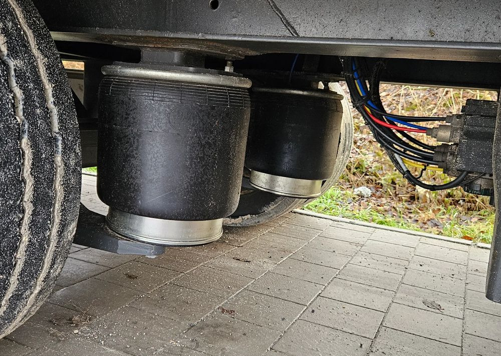 Fliegl PRZYCZEPA CIĘŻAROWA / 60m3 / 2 SZT IDENTYCZNE / NOWE PLANDEKI W CENIE / 3M WYSOKA / TANDEM / 2 OSIE / 19 PALET / DOLNY SPRZĘG / 18 TON DMC / 13 TON ŁADOWNOŚĆ - Reboque de lona: foto 5 Fliegl PRZYCZEPA CIĘŻAROWA / 60m3 / 2 SZT IDENTYCZNE / NOWE PLANDEKI W CENIE / 3M WYSOKA / TANDEM / 2 OSIE / 19 PALET / DOLNY SPRZĘG / 18 TON DMC / 13 TON ŁADOWNOŚĆ - Reboque de lona: foto 5