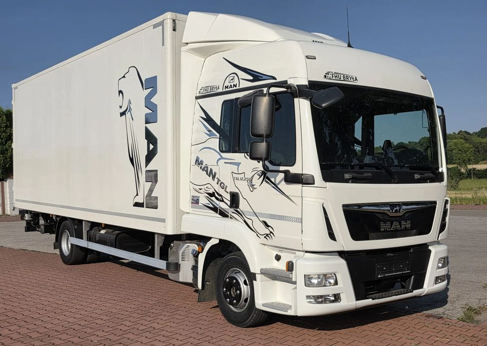 MAN TGL 12.250 / KONTENER / IZOTERMA / WINDA / 2019R / EURO 6 / PEŁEN SERWIS / 6 TON ŁADOWNOŚĆ / SPROWADZONY / ZADBANY / JAK NOWY / KSIĄŻKA SERWISOWA / E6 / 17 PALET - Caminhão furgão: foto 2 MAN TGL 12.250 / KONTENER / IZOTERMA / WINDA / 2019R / EURO 6 / PEŁEN SERWIS / 6 TON ŁADOWNOŚĆ / SPROWADZONY / ZADBANY / JAK NOWY / KSIĄŻKA SERWISOWA / E6 / 17 PALET - Caminhão furgão: foto 2