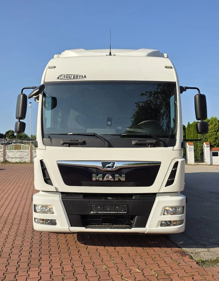 MAN TGL 12.250 / KONTENER / IZOTERMA / WINDA / 2019R / EURO 6 / PEŁEN SERWIS / 6 TON ŁADOWNOŚĆ / SPROWADZONY / ZADBANY / JAK NOWY / KSIĄŻKA SERWISOWA / E6 / 17 PALET - Caminhão furgão: foto 3 MAN TGL 12.250 / KONTENER / IZOTERMA / WINDA / 2019R / EURO 6 / PEŁEN SERWIS / 6 TON ŁADOWNOŚĆ / SPROWADZONY / ZADBANY / JAK NOWY / KSIĄŻKA SERWISOWA / E6 / 17 PALET - Caminhão furgão: foto 3