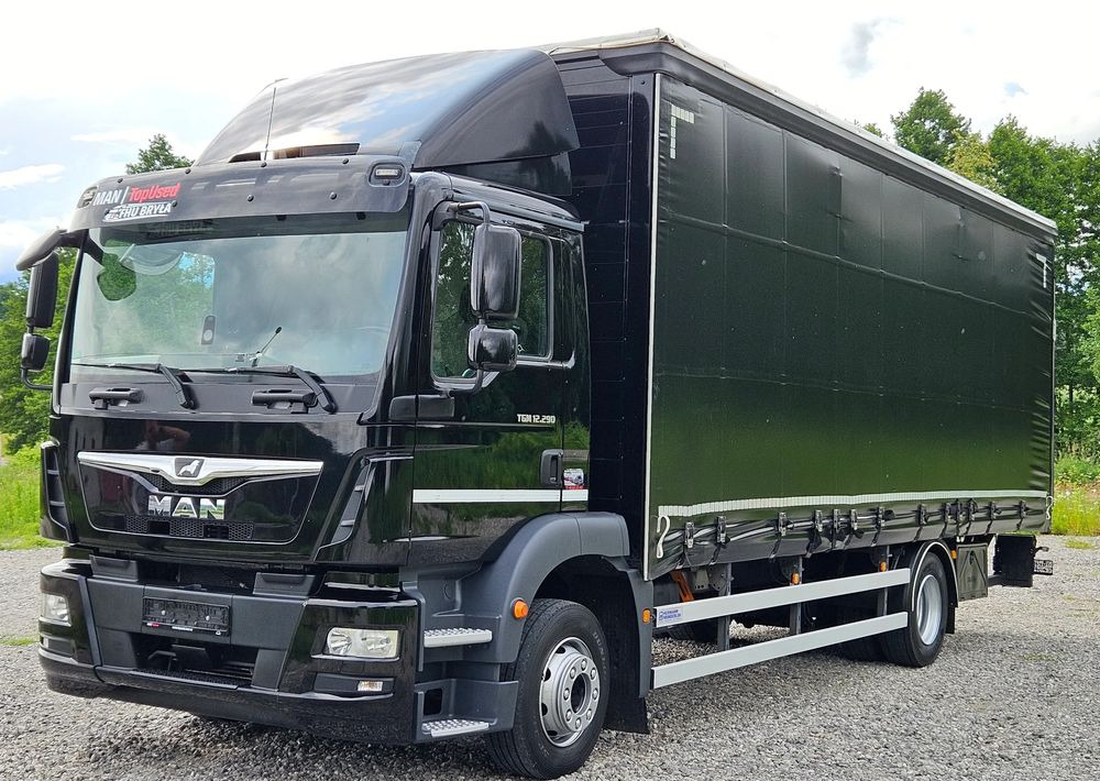 MAN TGM 12.290/15.290/E6/FIRANKA/BOCZNE DRZWI/BURTO-FIRANKA/18PALET/WINDA/NISKI PRZEBIEG/2018/CAŁY NA PODUSZKACH/SERWISOWANY - Caminhão com lona: foto 1 MAN TGM 12.290/15.290/E6/FIRANKA/BOCZNE DRZWI/BURTO-FIRANKA/18PALET/WINDA/NISKI PRZEBIEG/2018/CAŁY NA PODUSZKACH/SERWISOWANY - Caminhão com lona: foto 1
