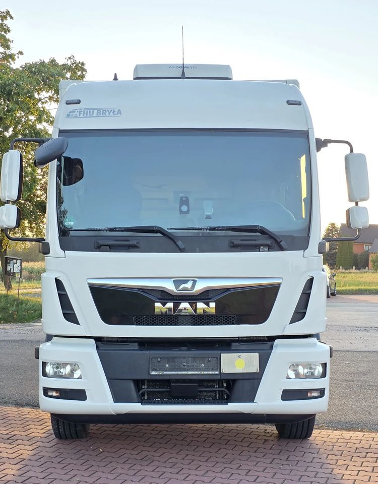 MAN TGM 15.290 / TGL / KONTENER / IZOTERMA / WINDA / KLIMA POSTOJOWA / 2019R / EURO 6 / PEŁEN SERWIS / 8200KG ŁADOWNOŚĆ / SPROWADZONY / ZADBANY / JAK NOWY / KSIĄŻKA SERWISOWA / E6 / 18 PALET - Caminhão furgão: foto 5 MAN TGM 15.290 / TGL / KONTENER / IZOTERMA / WINDA / KLIMA POSTOJOWA / 2019R / EURO 6 / PEŁEN SERWIS / 8200KG ŁADOWNOŚĆ / SPROWADZONY / ZADBANY / JAK NOWY / KSIĄŻKA SERWISOWA / E6 / 18 PALET - Caminhão furgão: foto 5