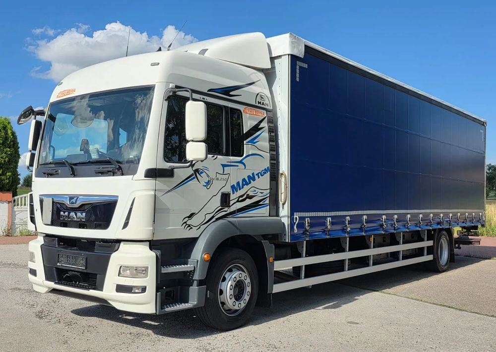 MAN TGM 18.290 / 18.250 /E6 / 22 PALETY / AUTOMAT / ZSUWANY DACH ORAZ BOKI / 9700 ŁADOWNOŚĆ / SERWISOWANY / NISKI PRZEBIEG / WINDA / FIRANKA / 11.2018 / 459 TYŚ PRZEBIEG / PIERWSZY WŁAŚCICIEL/ - Caminhão com lona: foto 1 MAN TGM 18.290 / 18.250 /E6 / 22 PALETY / AUTOMAT / ZSUWANY DACH ORAZ BOKI / 9700 ŁADOWNOŚĆ / SERWISOWANY / NISKI PRZEBIEG / WINDA / FIRANKA / 11.2018 / 459 TYŚ PRZEBIEG / PIERWSZY WŁAŚCICIEL/ - Caminhão com lona: foto 1