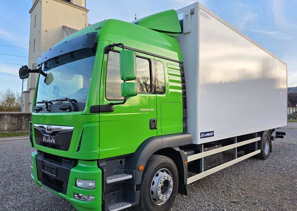 MAN TGM 18.320 / 18.290 / 15.290 / IZOTERMA / WINDA / 19PALET / E6 / 08.2018 / LIFT / SPROWADZONY / AUTOMAT / SYPIALKA / PIERWSZY WŁAŚCICIEL / BOCZNE DRZWI / STAN BARDZO DOBRY - Caminhão frigorífico: foto 1 MAN TGM 18.320 / 18.290 / 15.290 / IZOTERMA / WINDA / 19PALET / E6 / 08.2018 / LIFT / SPROWADZONY / AUTOMAT / SYPIALKA / PIERWSZY WŁAŚCICIEL / BOCZNE DRZWI / STAN BARDZO DOBRY - Caminhão frigorífico: foto 1