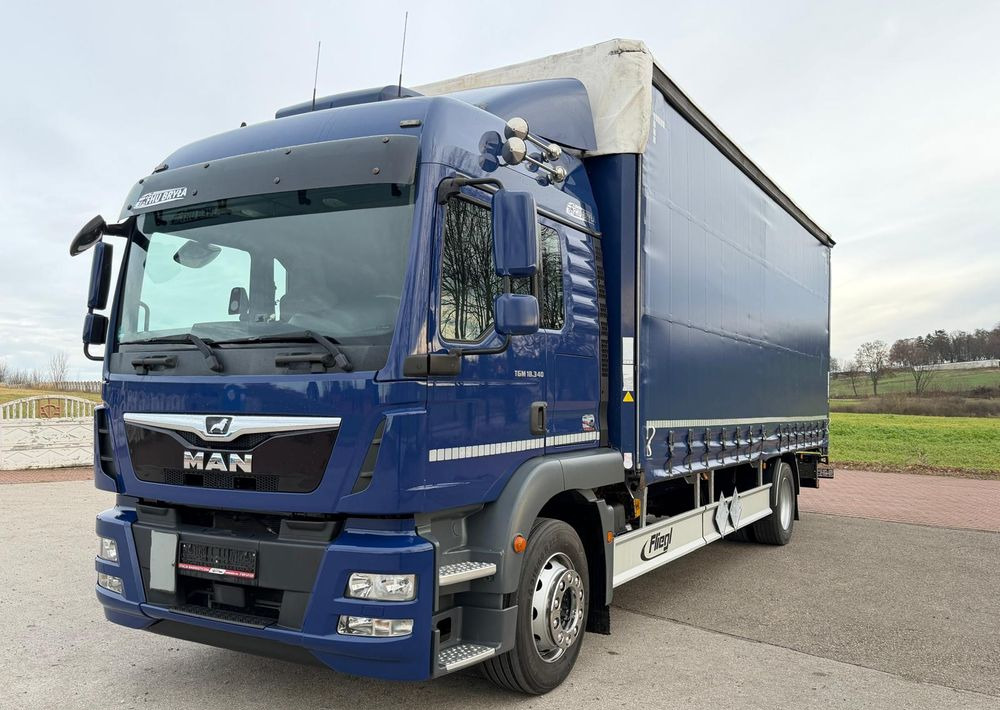 MAN TGM 18.340 / FIRANKA / LIFT / SPROWADZONY / KLIMA POSTOJOWA / 2017 / 9700 ŁADOWNOŚĆ / AUTOMAT / 18 PALET / E6 / WINDA / - Caminhão com lona: foto 2 MAN TGM 18.340 / FIRANKA / LIFT / SPROWADZONY / KLIMA POSTOJOWA / 2017 / 9700 ŁADOWNOŚĆ / AUTOMAT / 18 PALET / E6 / WINDA / - Caminhão com lona: foto 2