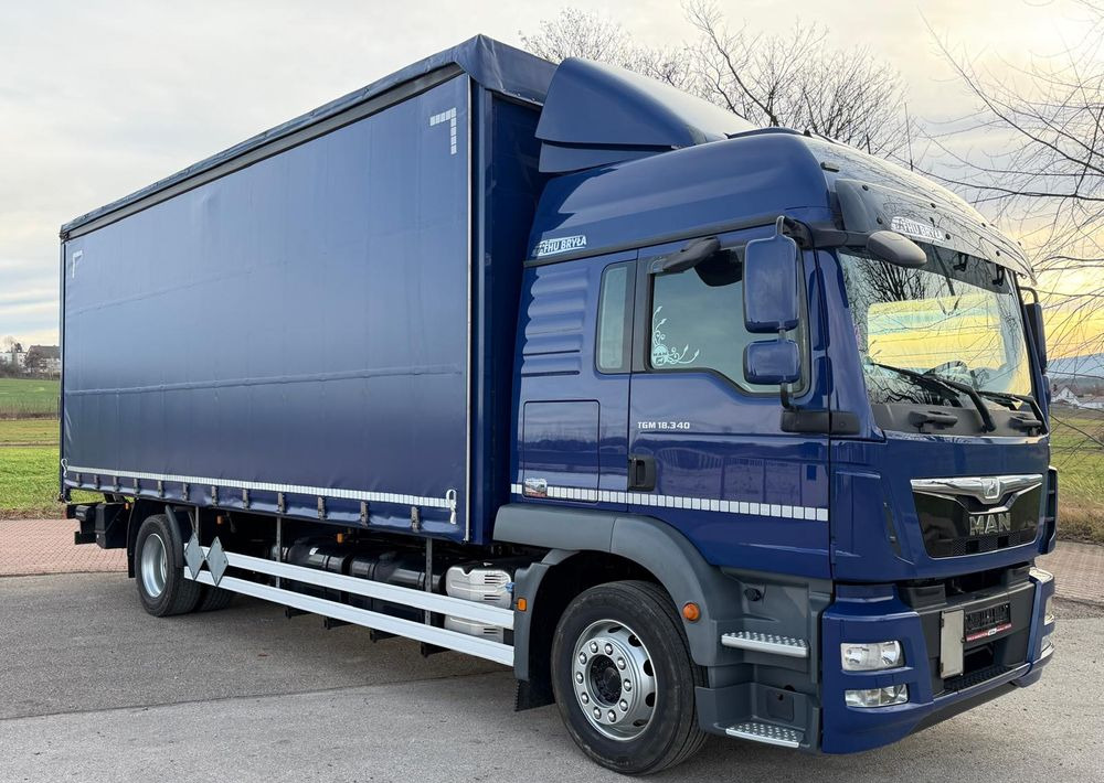 MAN TGM 18.340 / FIRANKA / SPROWADZONY / 9100 ŁADOWNOŚĆ / 18 PALET / E6 / WINDA / - Caminhão com lona: foto 1 MAN TGM 18.340 / FIRANKA / SPROWADZONY / 9100 ŁADOWNOŚĆ / 18 PALET / E6 / WINDA / - Caminhão com lona: foto 1