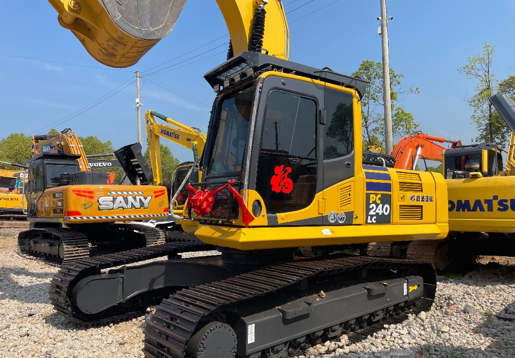Komatsu PC 240 PC220 PC240-8 - Escavadora de rastos: foto 2 Komatsu PC 240 PC220 PC240-8 - Escavadora de rastos: foto 2