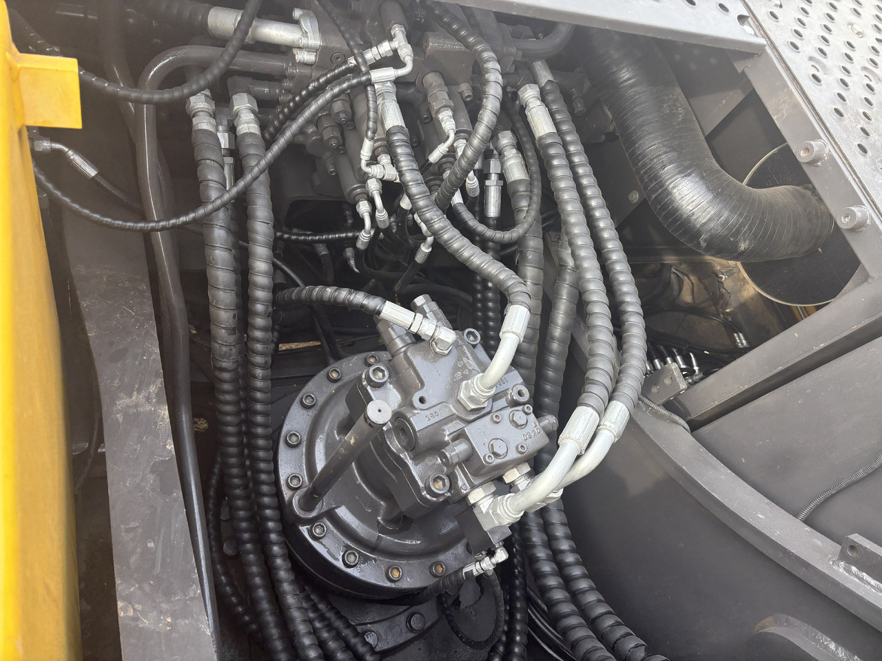 Locação de Volvo EC 240 Volvo EC 240: foto 8