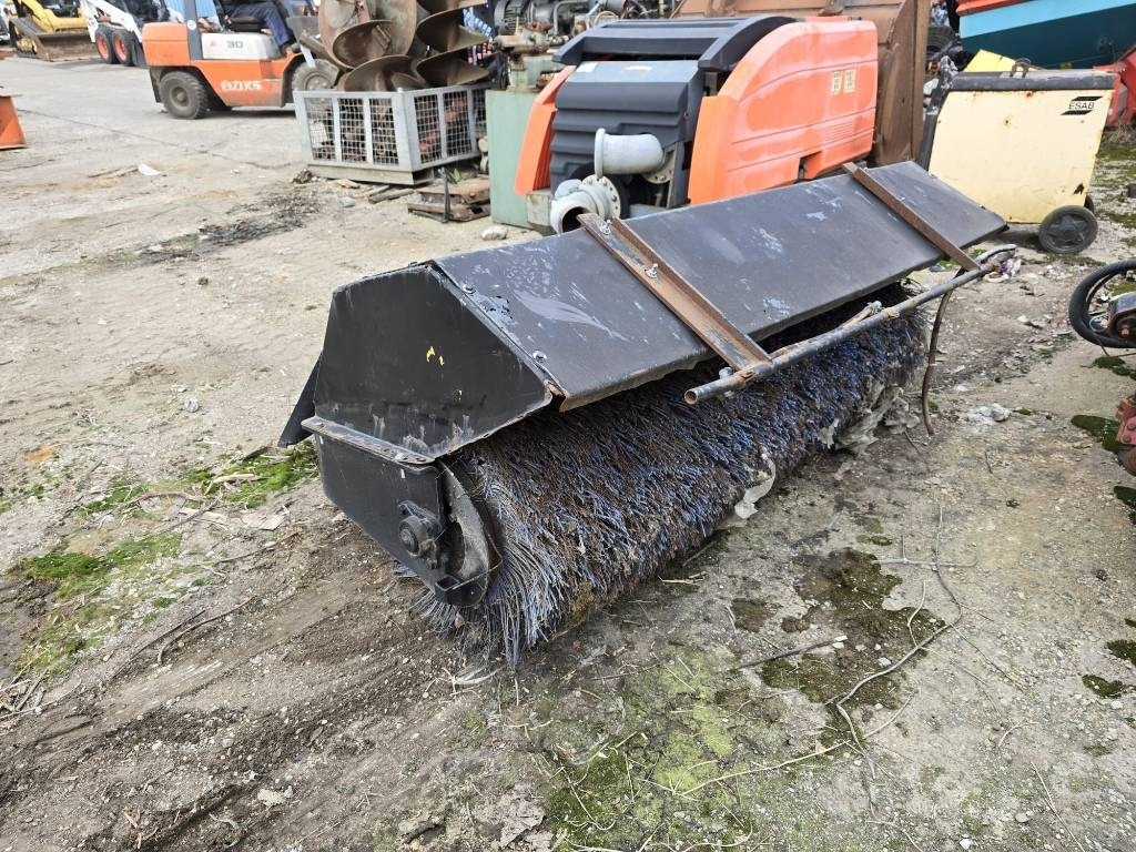 Bobcat Bobcat - Vassoura de Máquina de construção: foto 1 Bobcat Bobcat - Vassoura de Máquina de construção: foto 1