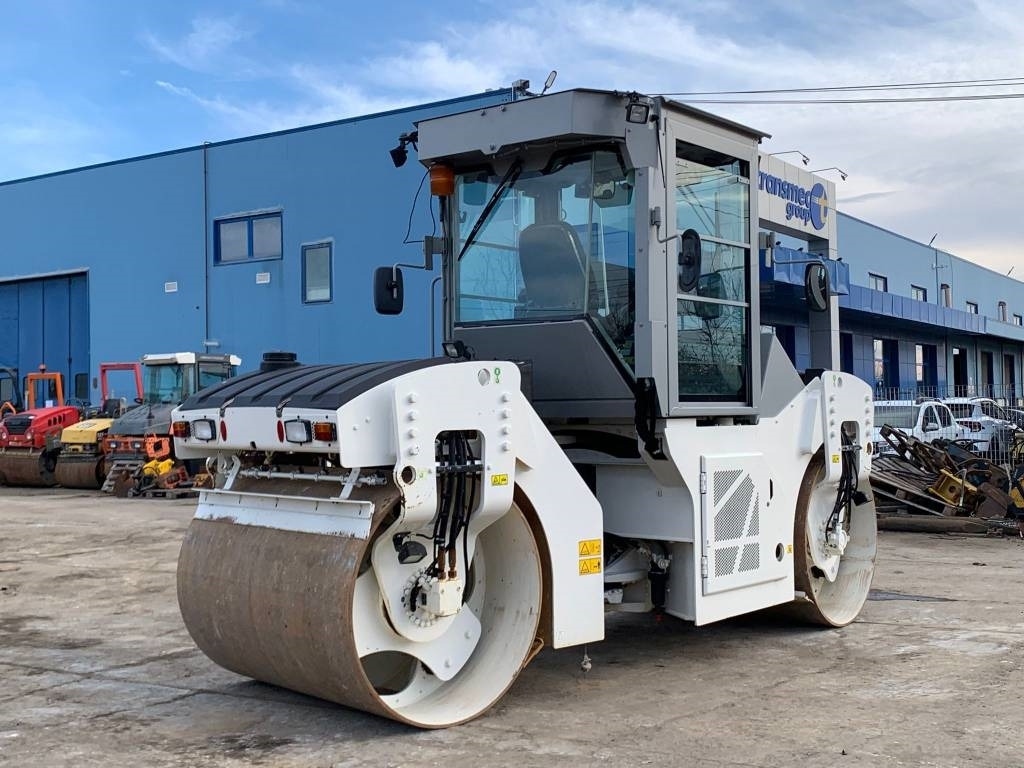 CAT CB 7 - Compactador de asfalto: foto 1 CAT CB 7 - Compactador de asfalto: foto 1
