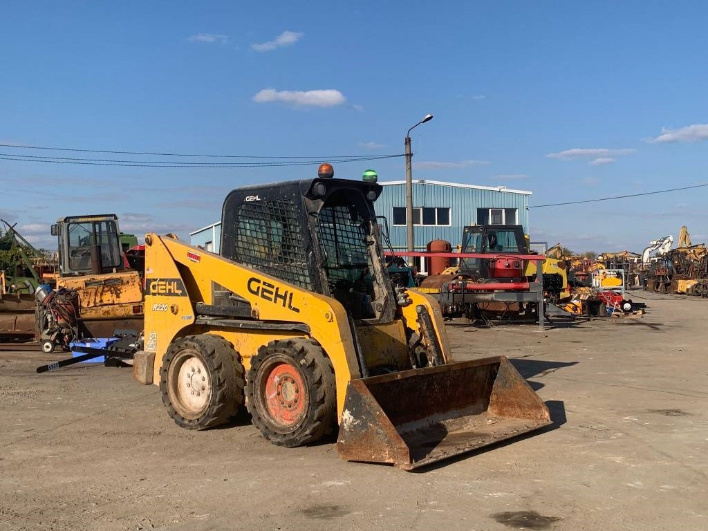 Gehl R 220 - Mini carregadeira: foto 4 Gehl R 220 - Mini carregadeira: foto 4