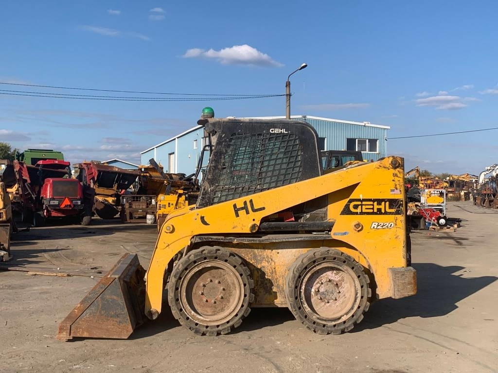 Gehl R 220 - Mini carregadeira: foto 2 Gehl R 220 - Mini carregadeira: foto 2