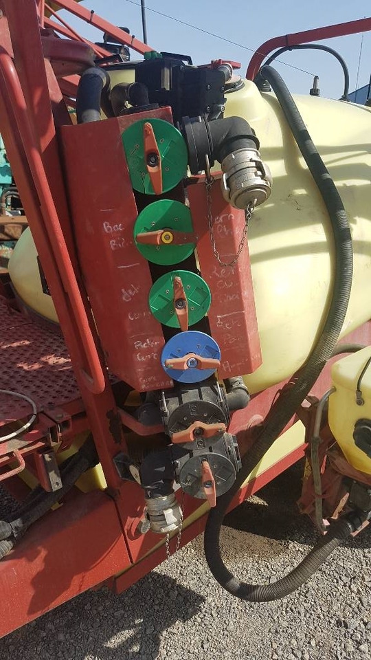 Hardi Commander 2200 - Pulverizador de arrastar: foto 4 Hardi Commander 2200 - Pulverizador de arrastar: foto 4