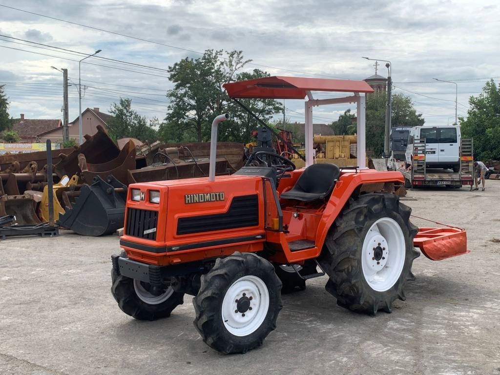 Hinomoto BD150 - Trator: foto 2 Hinomoto BD150 - Trator: foto 2