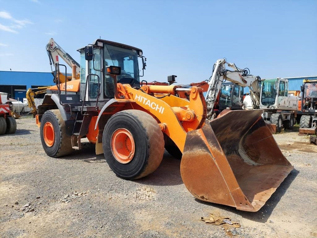 Hitachi ZW250 - Carregadeira de rodas: foto 1 Hitachi ZW250 - Carregadeira de rodas: foto 1