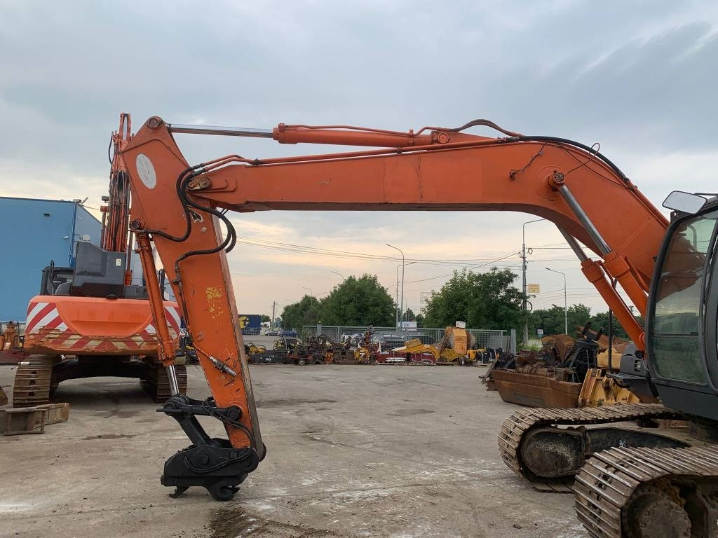 Hitachi ZX 180 LC-3 - Escavadora de rastos: foto 4 Hitachi ZX 180 LC-3 - Escavadora de rastos: foto 4