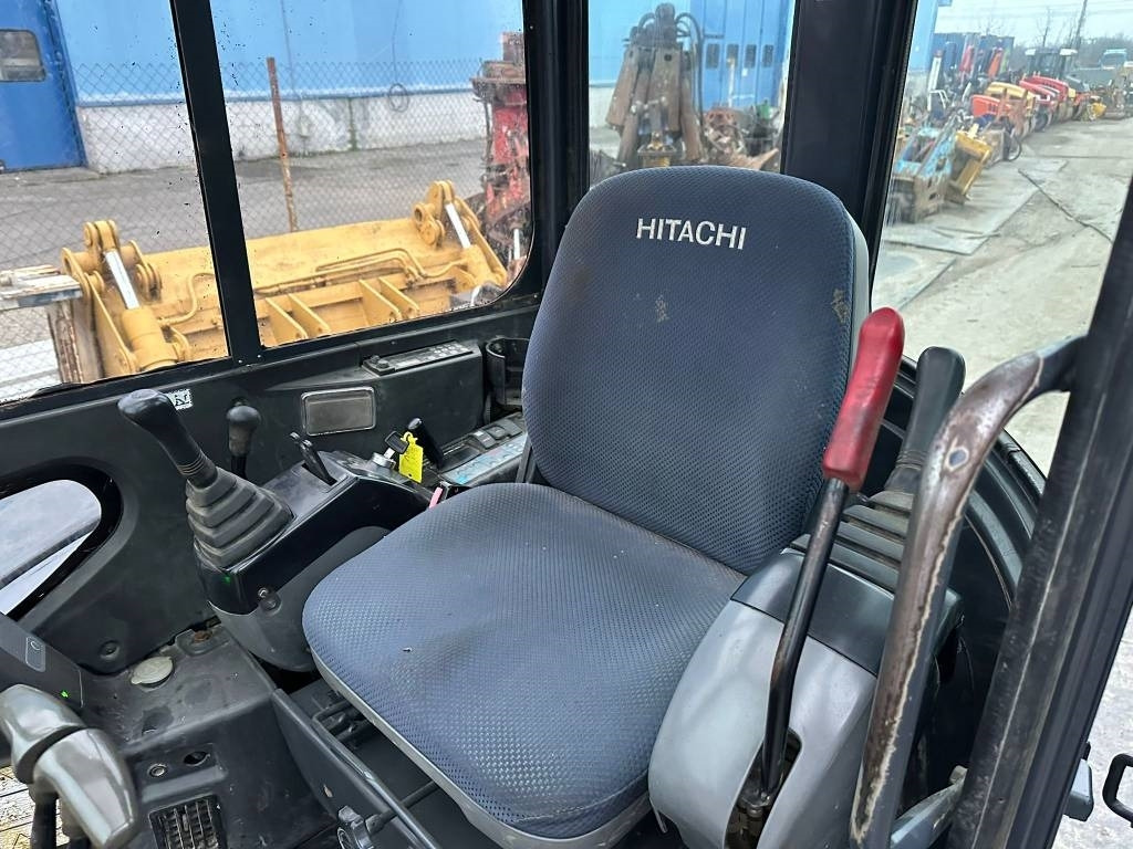 Locação de Hitachi ZX 27 U-2  Hitachi ZX 27 U-2: foto 9
