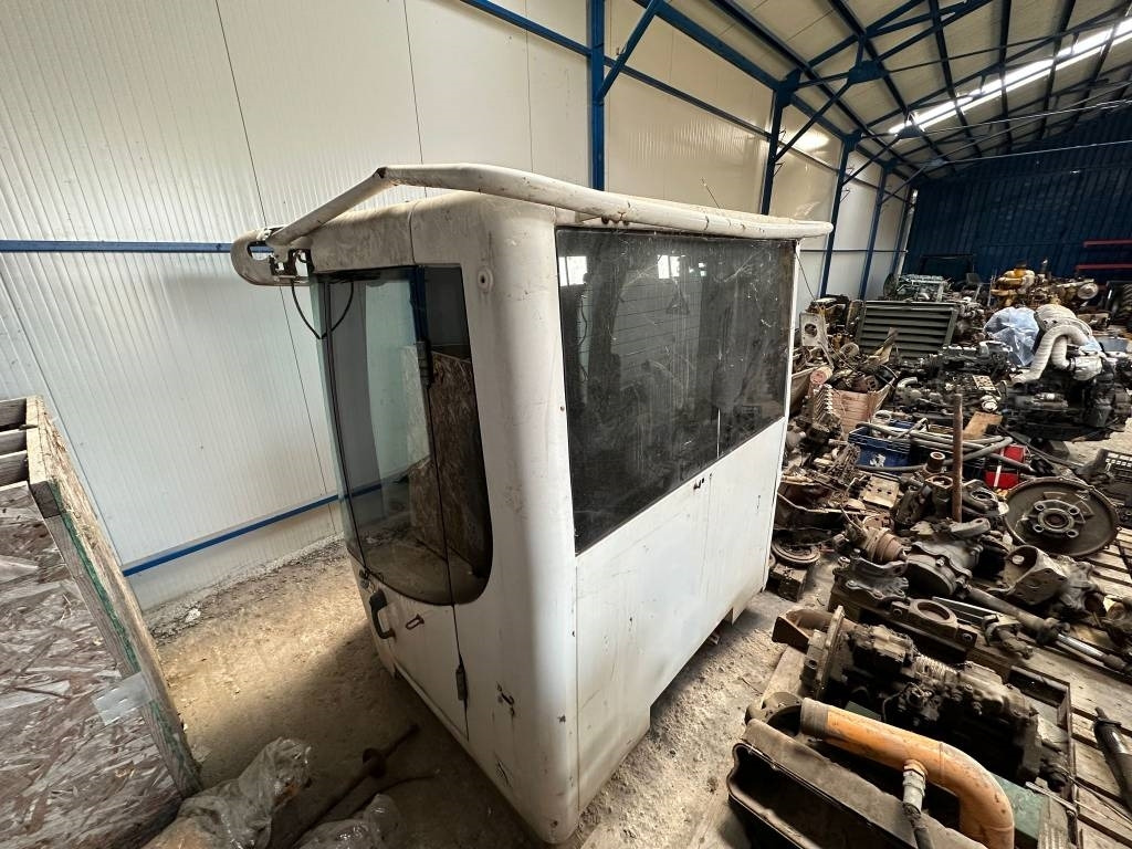 Liebherr L 550 L576 CABIN - Cabine de Máquina de construção: foto 2 Liebherr L 550 L576 CABIN - Cabine de Máquina de construção: foto 2