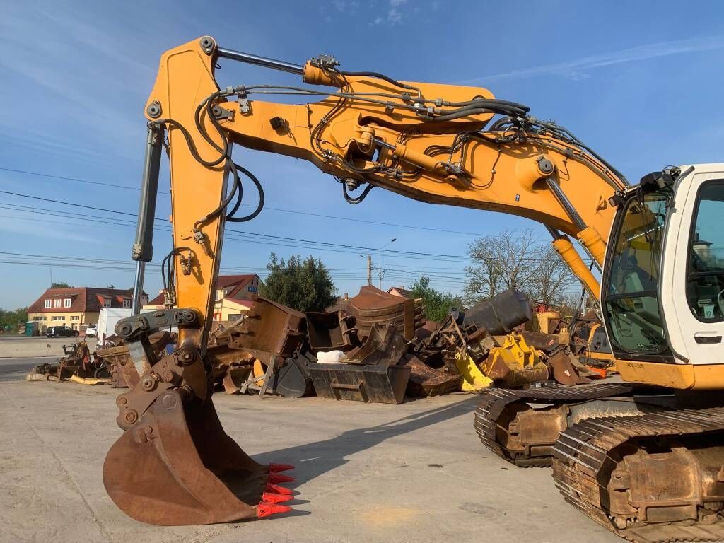 Liebherr R 906 LC Liebherr R 906 LC - Escavadora de rastos: foto 4 Liebherr R 906 LC Liebherr R 906 LC - Escavadora de rastos: foto 4