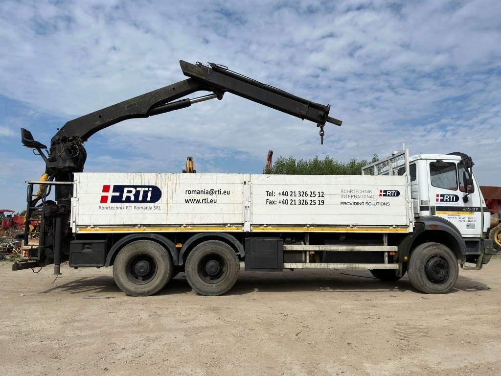 Mercedes-Benz 2531 - Caminhão grua, Camião de caixa aberta/ Plataforma: foto 2 Mercedes-Benz 2531 - Caminhão grua, Camião de caixa aberta/ Plataforma: foto 2