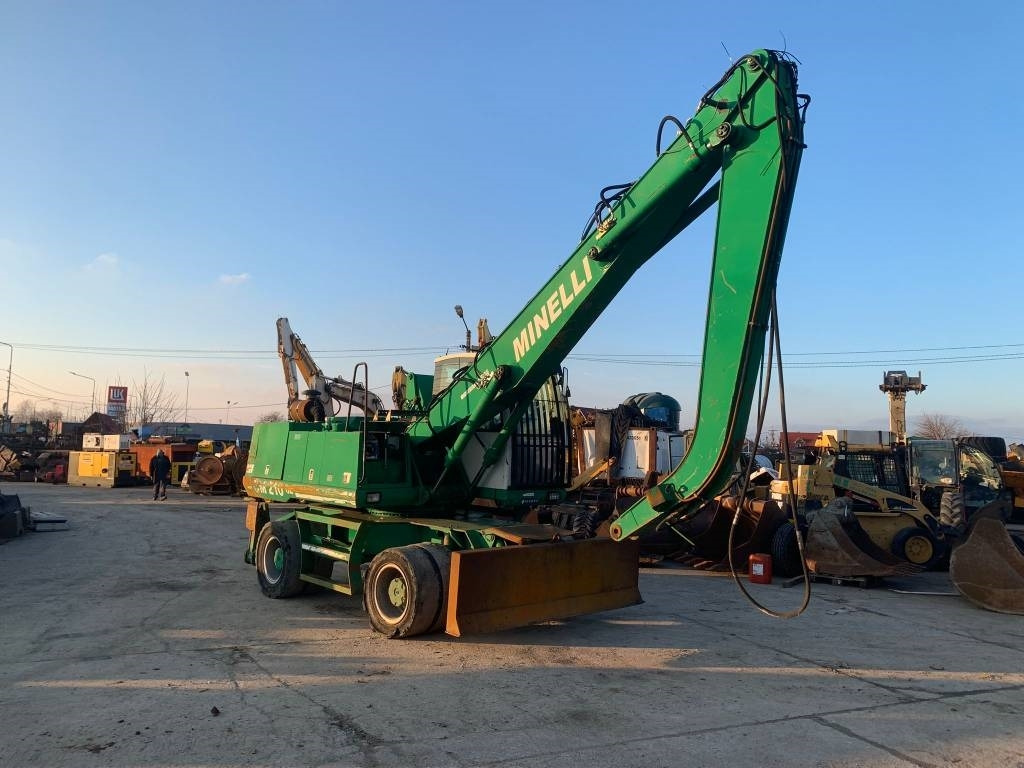 Minelli CM210 - Escavadeira de rodas: foto 4 Minelli CM210 - Escavadeira de rodas: foto 4